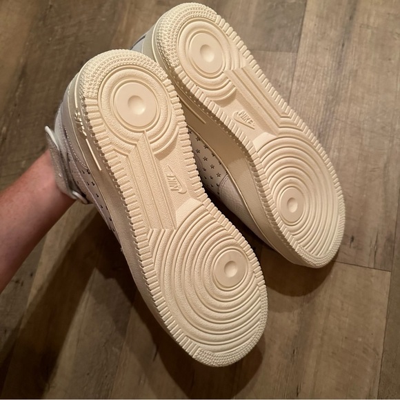 NEW Nike Air Force 1 Mid Cut Out Stars Summit White - Picture 7 of 11